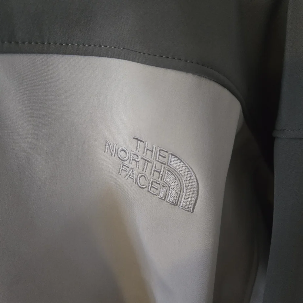 The North Face Men's Gray and White Jacket